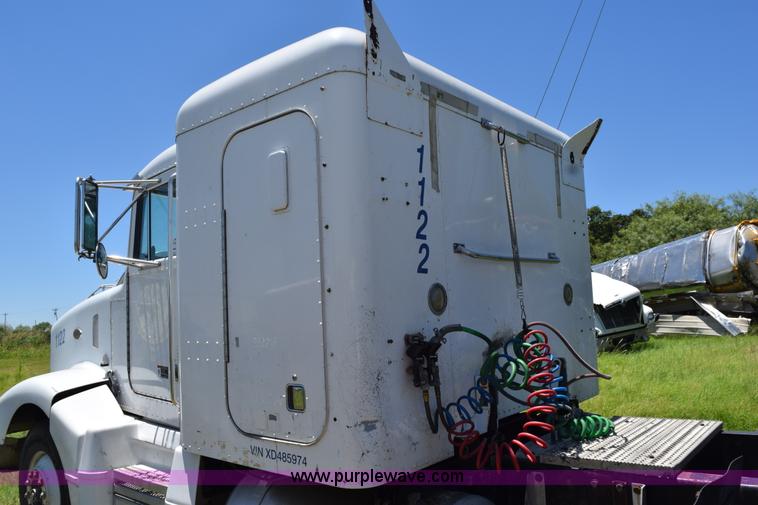 image for item K6144 1999 Peterbilt 377 semi truck