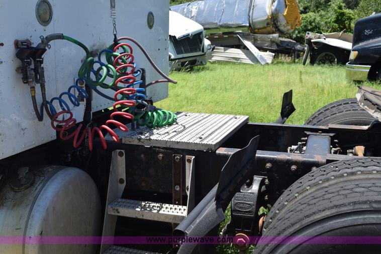 image for item K6144 1999 Peterbilt 377 semi truck