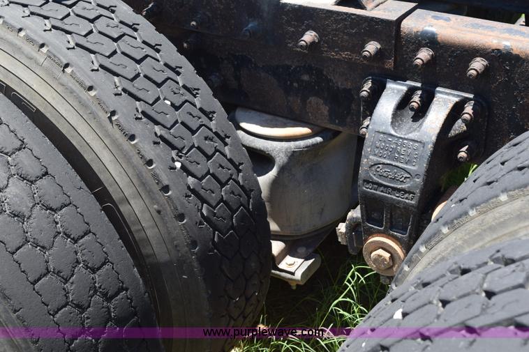 image for item K6144 1999 Peterbilt 377 semi truck