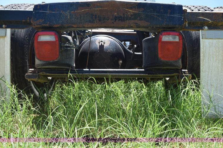 image for item K6144 1999 Peterbilt 377 semi truck