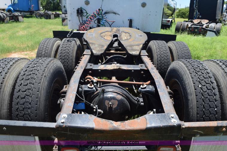 image for item K6144 1999 Peterbilt 377 semi truck