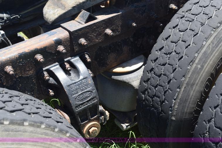 image for item K6144 1999 Peterbilt 377 semi truck