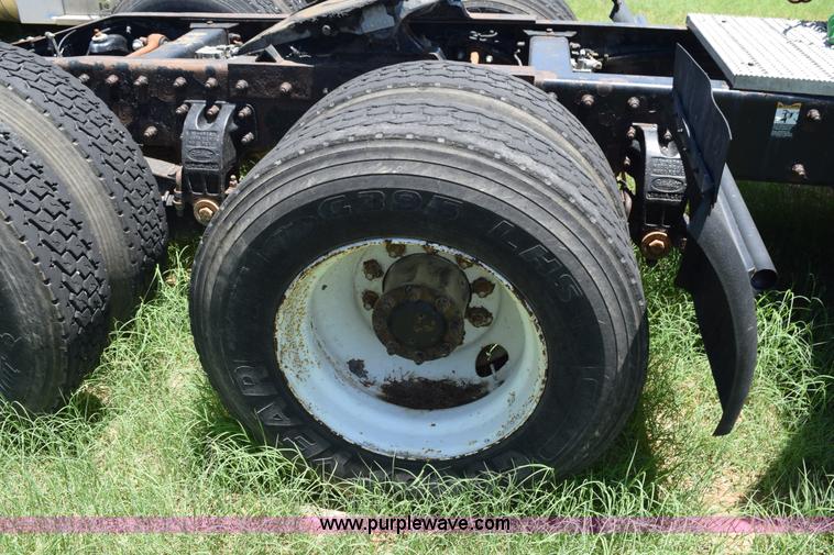 image for item K6144 1999 Peterbilt 377 semi truck