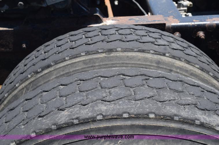 image for item K6144 1999 Peterbilt 377 semi truck