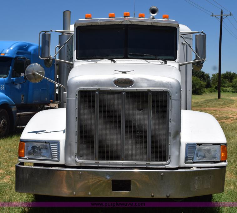 image for item K6145 2000 Peterbilt 377 semi truck