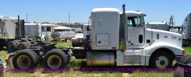 image for item K6145 2000 Peterbilt 377 semi truck