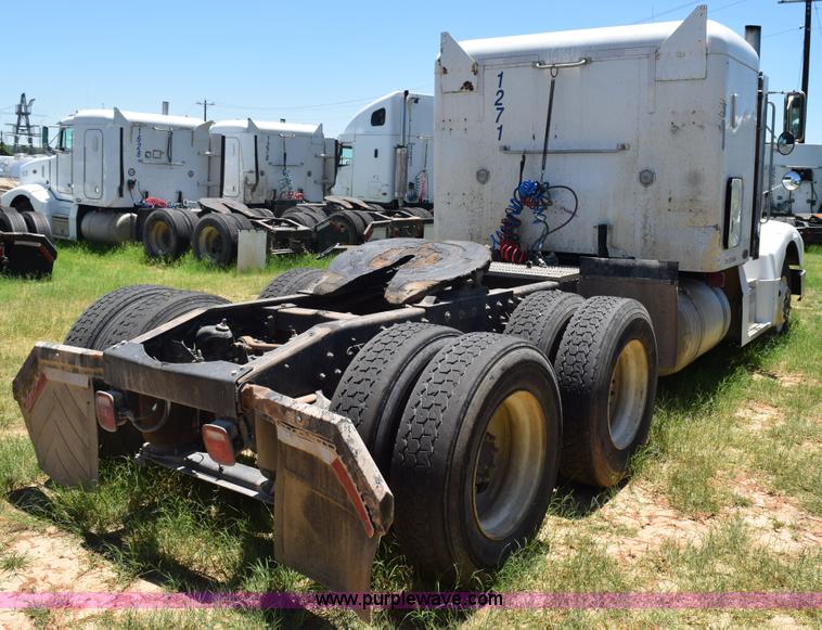 image for item K6145 2000 Peterbilt 377 semi truck