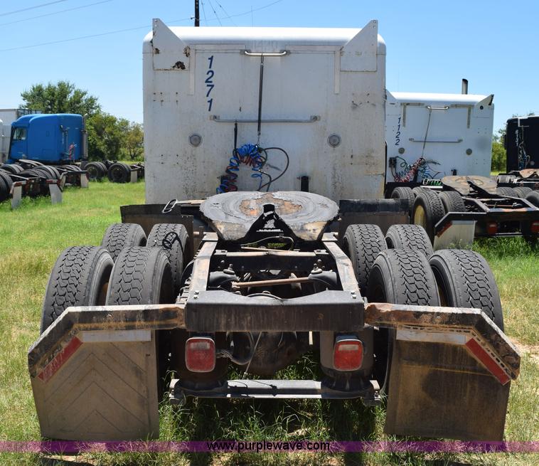 image for item K6145 2000 Peterbilt 377 semi truck