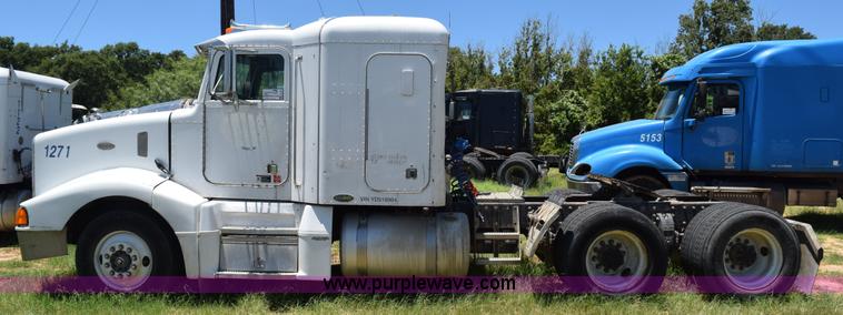 image for item K6145 2000 Peterbilt 377 semi truck
