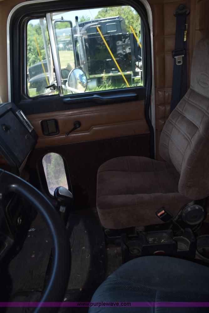 image for item K6145 2000 Peterbilt 377 semi truck