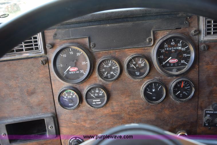 image for item K6145 2000 Peterbilt 377 semi truck