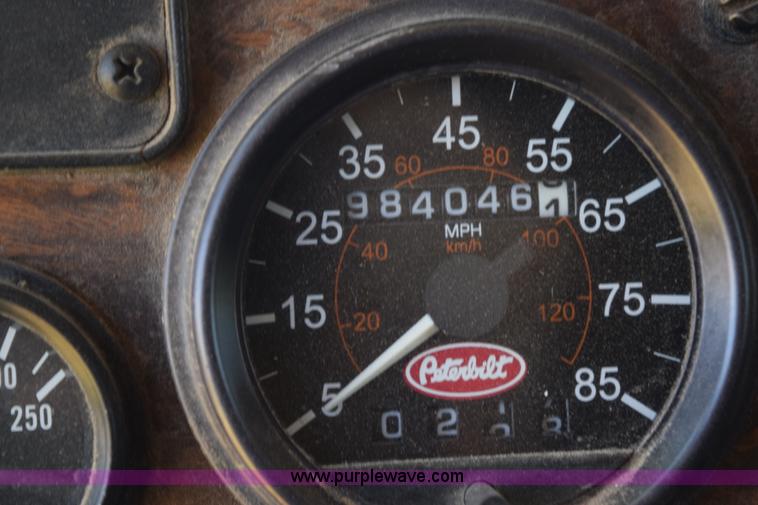 image for item K6145 2000 Peterbilt 377 semi truck