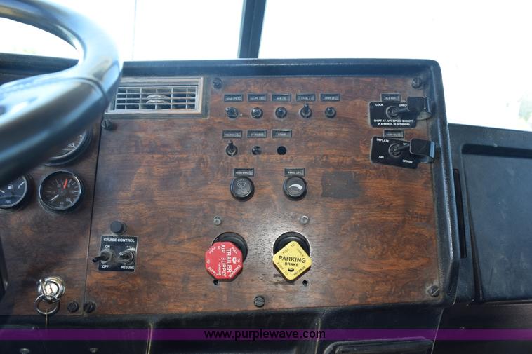 image for item K6145 2000 Peterbilt 377 semi truck