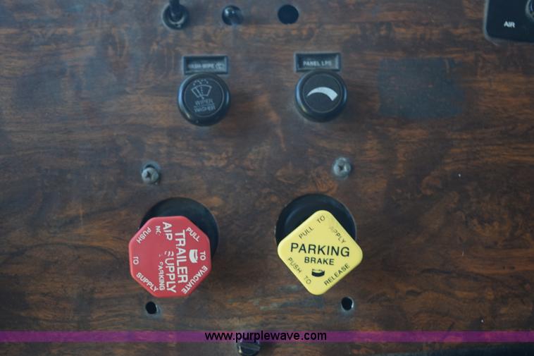 image for item K6145 2000 Peterbilt 377 semi truck