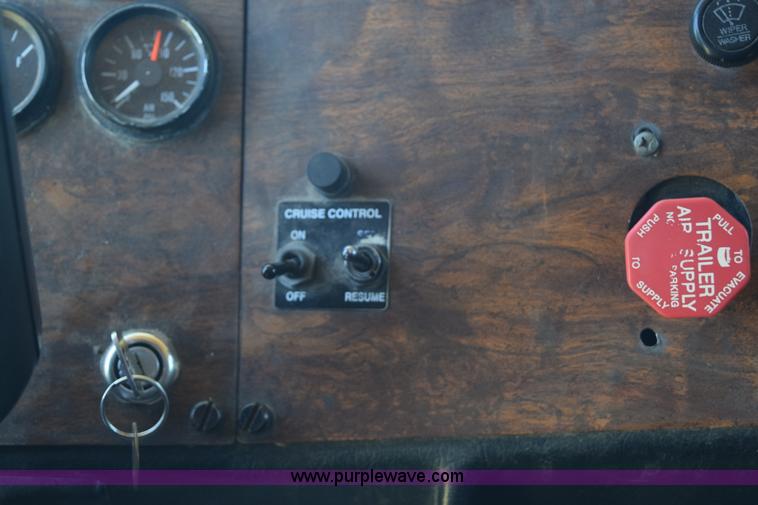 image for item K6145 2000 Peterbilt 377 semi truck