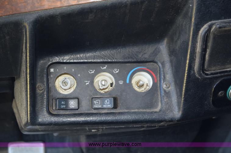 image for item K6145 2000 Peterbilt 377 semi truck