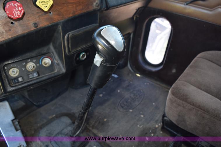 image for item K6145 2000 Peterbilt 377 semi truck