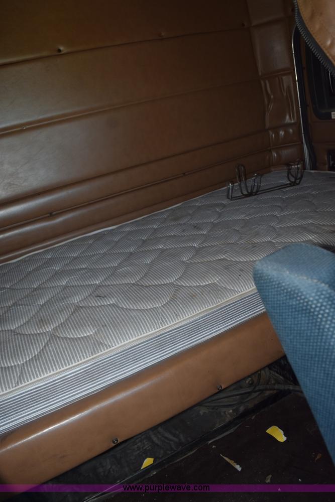 image for item K6145 2000 Peterbilt 377 semi truck