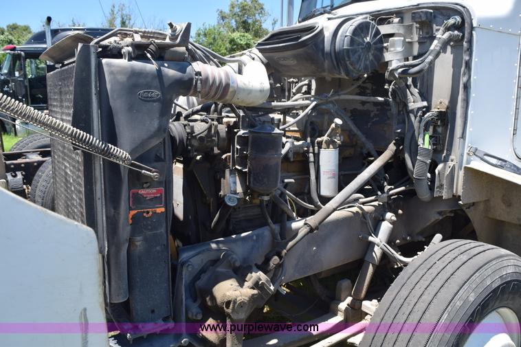 image for item K6145 2000 Peterbilt 377 semi truck