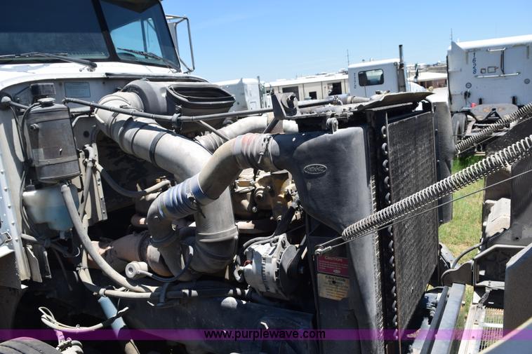 image for item K6145 2000 Peterbilt 377 semi truck