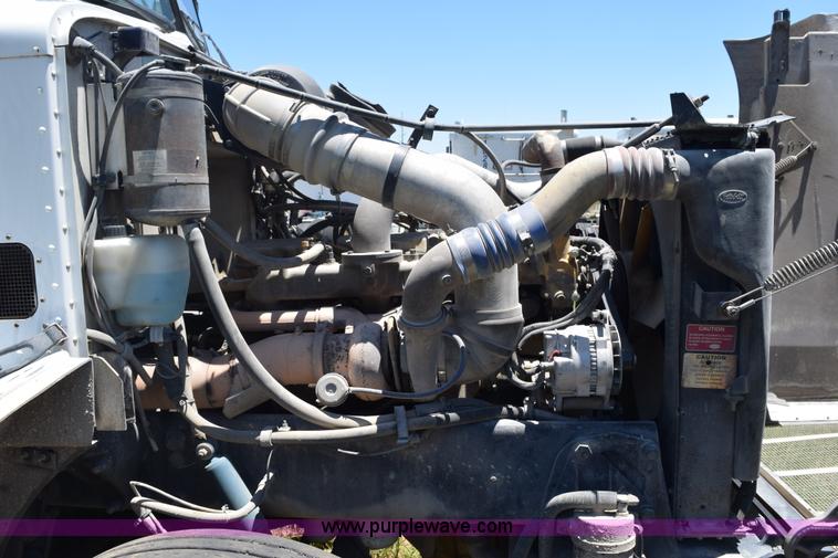 image for item K6145 2000 Peterbilt 377 semi truck