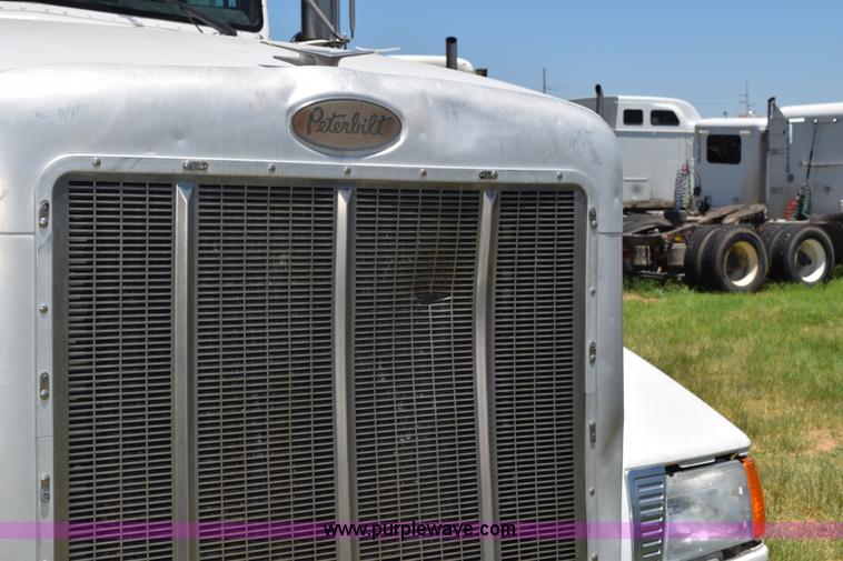 image for item K6145 2000 Peterbilt 377 semi truck