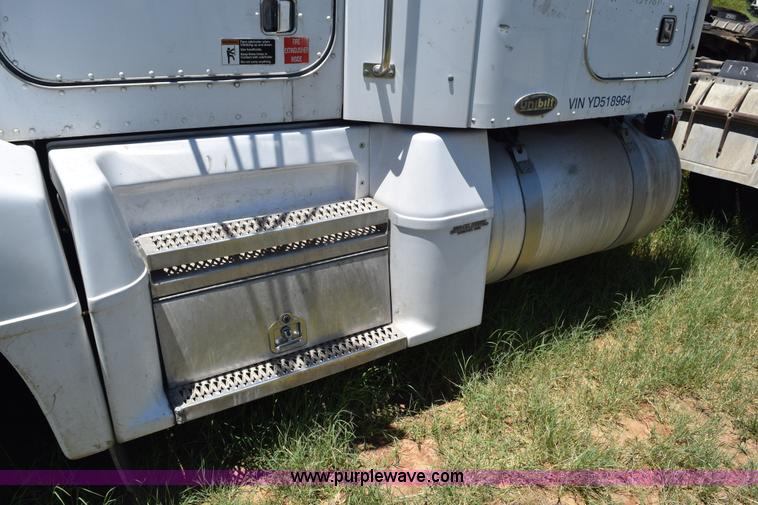 image for item K6145 2000 Peterbilt 377 semi truck