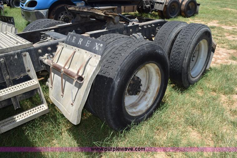 image for item K6145 2000 Peterbilt 377 semi truck