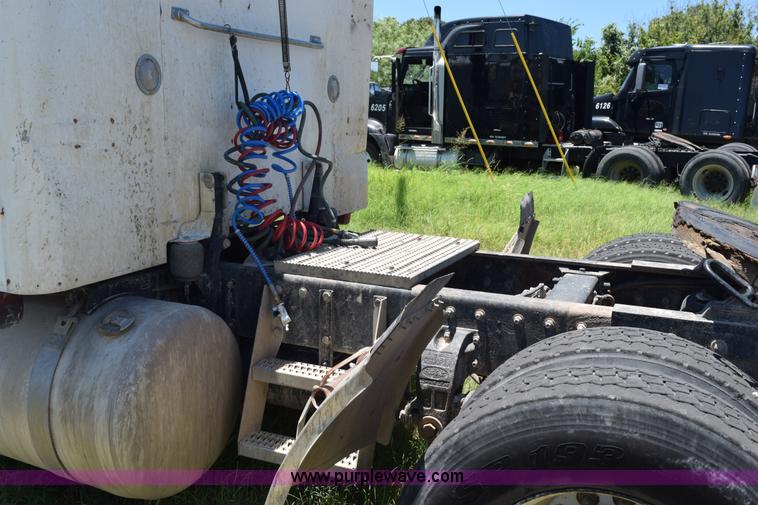 image for item K6145 2000 Peterbilt 377 semi truck