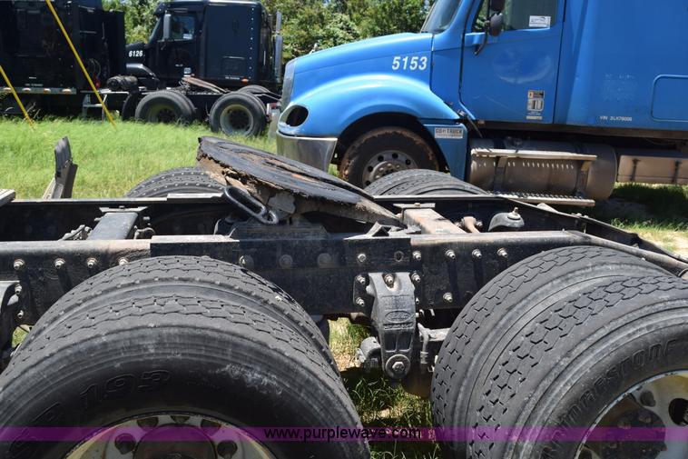 image for item K6145 2000 Peterbilt 377 semi truck