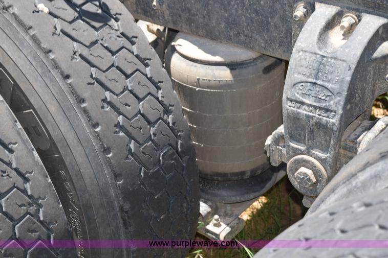 image for item K6145 2000 Peterbilt 377 semi truck