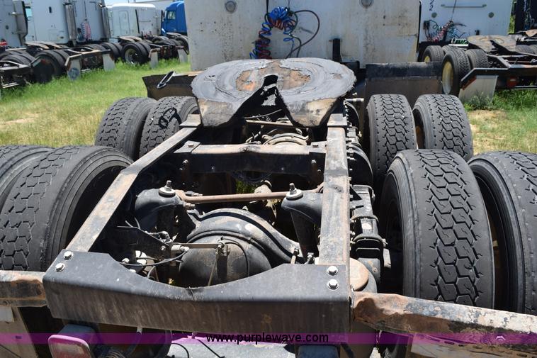 image for item K6145 2000 Peterbilt 377 semi truck