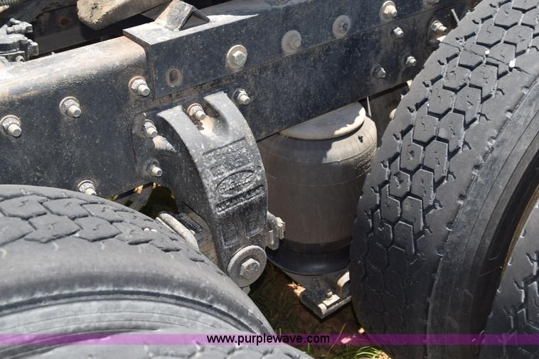 image for item K6145 2000 Peterbilt 377 semi truck