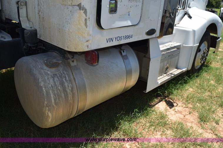 image for item K6145 2000 Peterbilt 377 semi truck