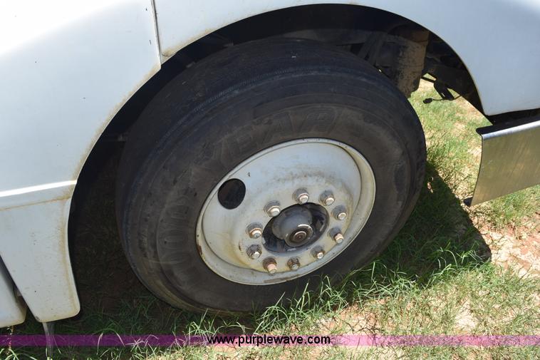 image for item K6145 2000 Peterbilt 377 semi truck