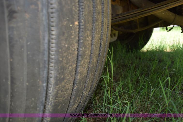 image for item K6145 2000 Peterbilt 377 semi truck