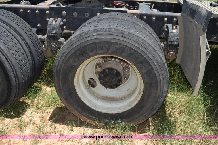 image for item K6145 2000 Peterbilt 377 semi truck