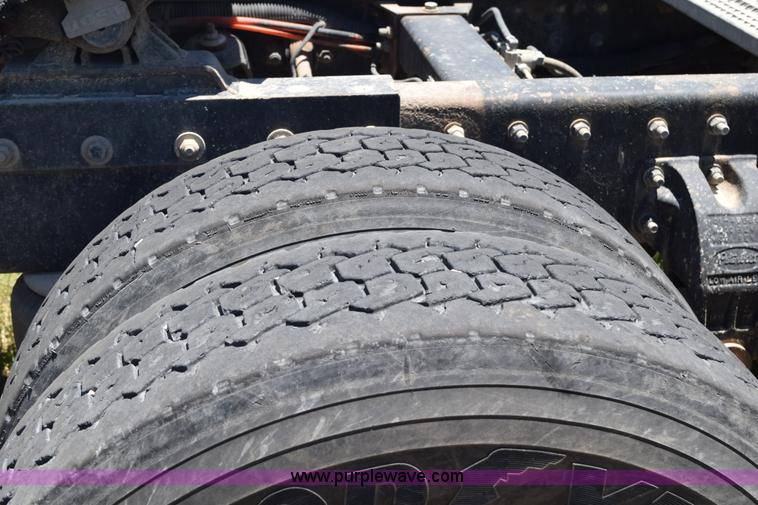 image for item K6145 2000 Peterbilt 377 semi truck