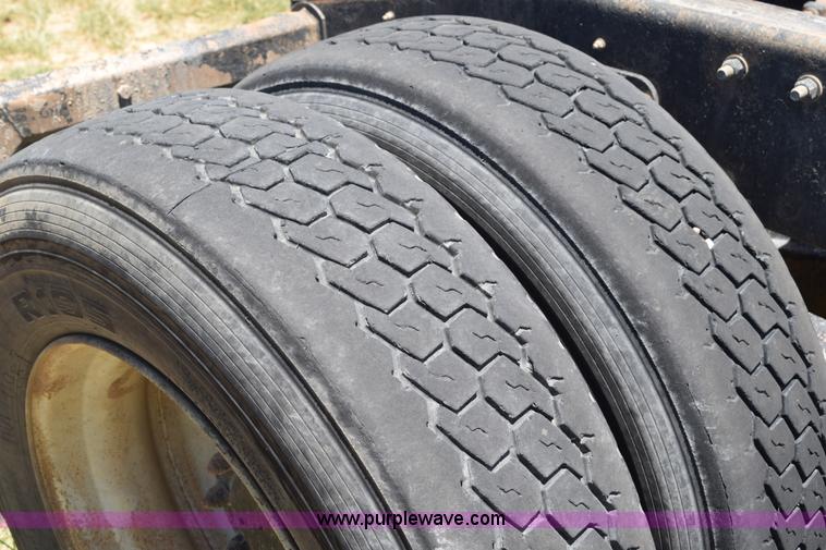 image for item K6145 2000 Peterbilt 377 semi truck