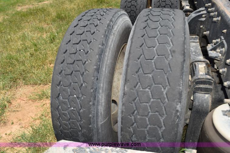 image for item K6145 2000 Peterbilt 377 semi truck