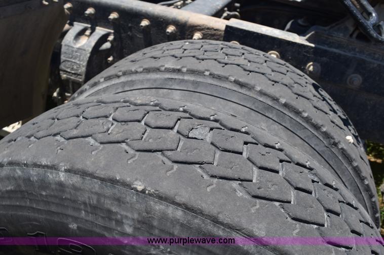 image for item K6145 2000 Peterbilt 377 semi truck