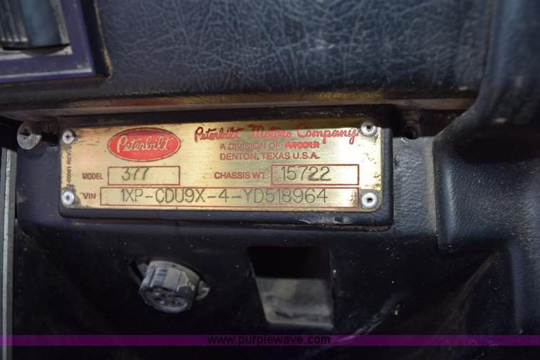 image for item K6145 2000 Peterbilt 377 semi truck