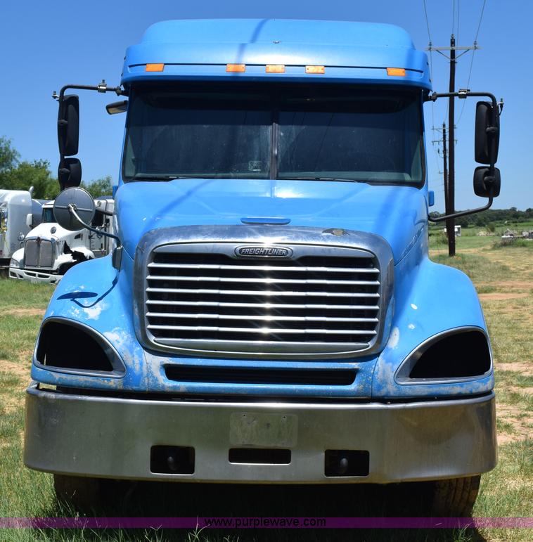image for item K6146 2003 Freightliner Columbia semi truck