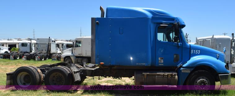 image for item K6146 2003 Freightliner Columbia semi truck