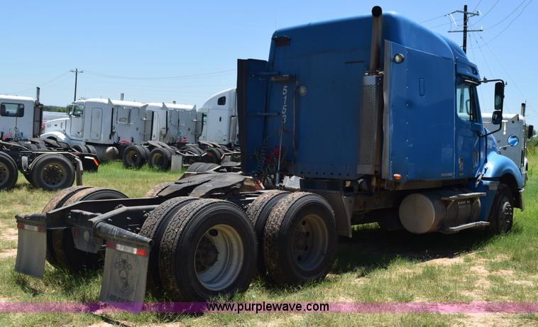 image for item K6146 2003 Freightliner Columbia semi truck