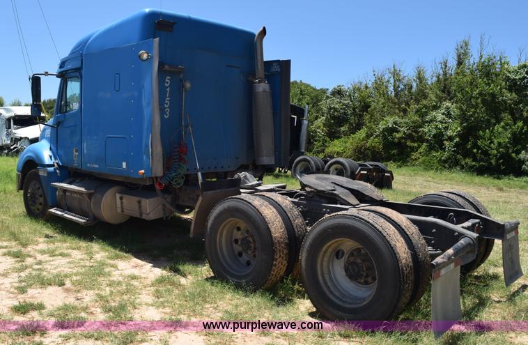 image for item K6146 2003 Freightliner Columbia semi truck