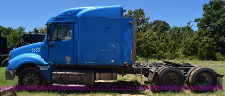 image for item K6146 2003 Freightliner Columbia semi truck
