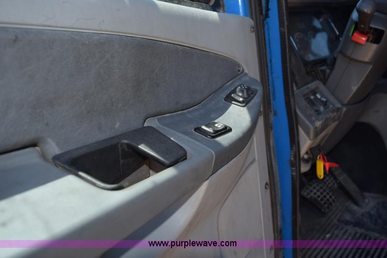 image for item K6146 2003 Freightliner Columbia semi truck