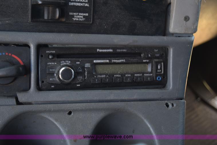 image for item K6146 2003 Freightliner Columbia semi truck