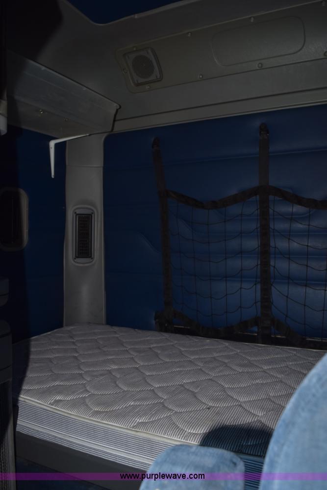 image for item K6146 2003 Freightliner Columbia semi truck